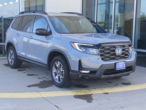 Used 2022 Honda Passport TrailSport image 5
