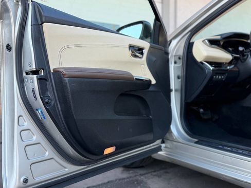 Used 2014 Toyota Avalon Limited image 4