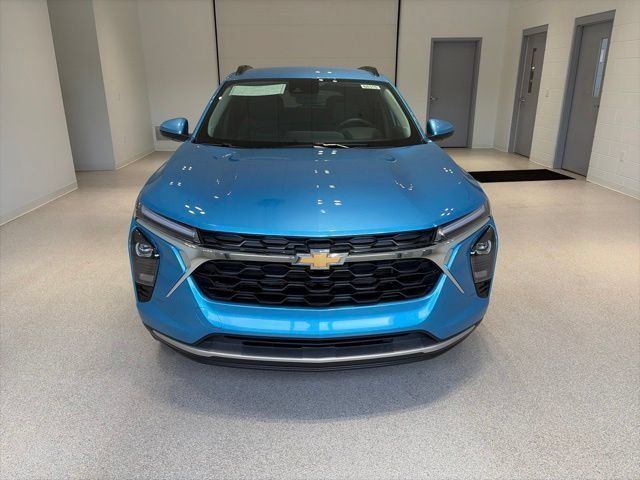 New 2026 Chevrolet Trax LT w/ Driver Confidence Package FWD image 2