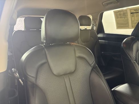 Used 2022 Kia Sorento S image 30