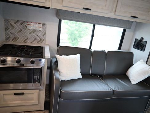 Used 2022 Ford E-450 and Econoline 450 Super Duty w/ Motorhome Prep Package RWD image 14
