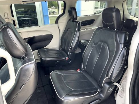 Used 2022 Chrysler Pacifica Limited FWD image 10