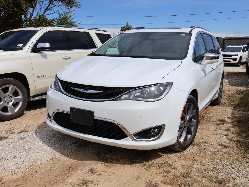 Used 2017 Chrysler Pacifica Limited w/ Advanced Safetytec Group FWD image 2