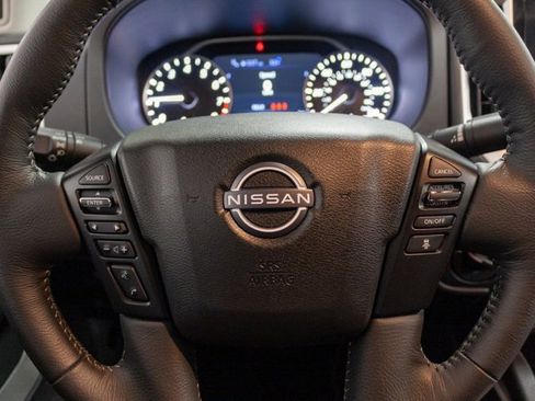 Used 2025 Nissan Frontier SV w/ SV Convenience Package image 13