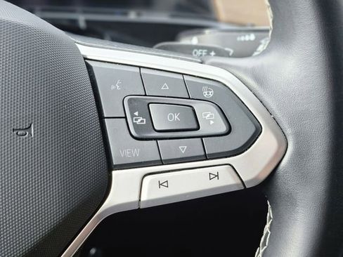 Used 2025 Volkswagen Atlas SE FWD image 18