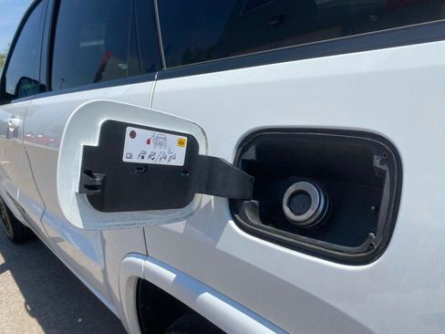 Used 2019 Jeep Grand Cherokee Altitude RWD image 13