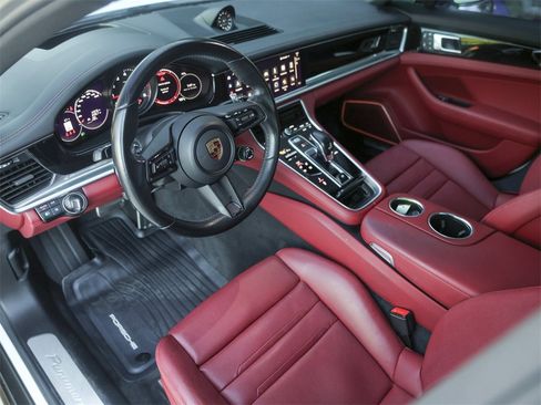 Certified 2023 Porsche Panamera 4S image 4