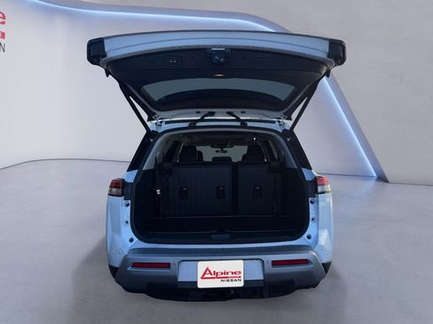 New 2025 Nissan Pathfinder Platinum w/ Black Appearance Package image 19