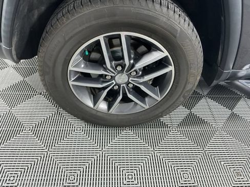 Used 2017 Jeep Grand Cherokee Limited AWD/4WD image 18