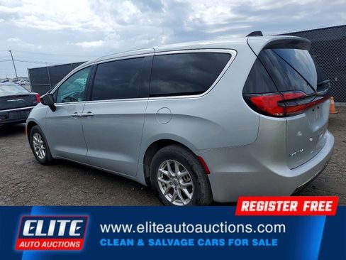Used 2024 Chrysler Pacifica Touring-L FWD image 4