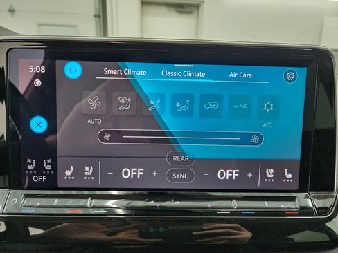 Used 2025 Volkswagen Atlas SE image 51