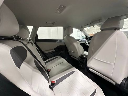 New 2026 Volkswagen Taos SE AWD/4WD image 13