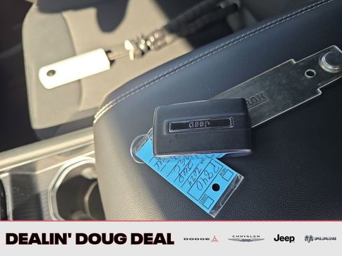 Used 2024 Jeep Grand Cherokee Laredo w/ Luxury Tech Group I image 28