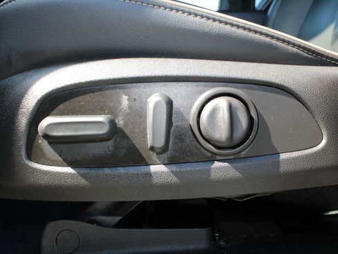 Used 2023 Chevrolet Traverse Premier image 15