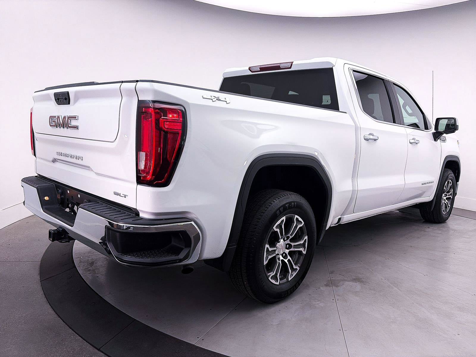 Used 2024 GMC Sierra 1500 SLT AWD/4WD image 15
