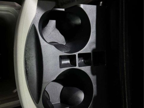 Used 2012 Volkswagen Routan S image 32