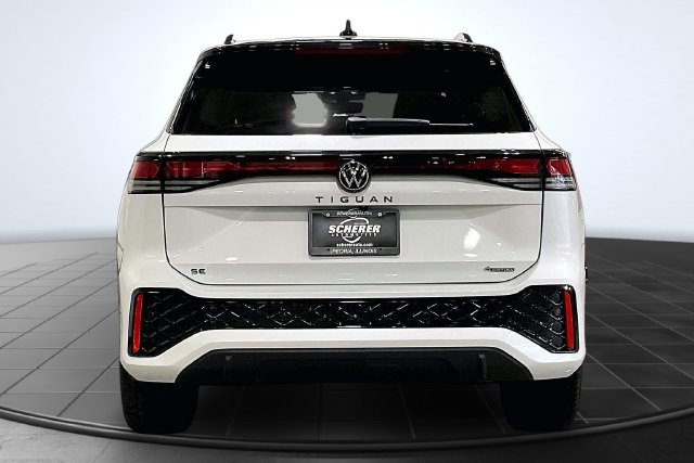 Used 2025 Volkswagen Tiguan SE R-Line AWD/4WD image 4