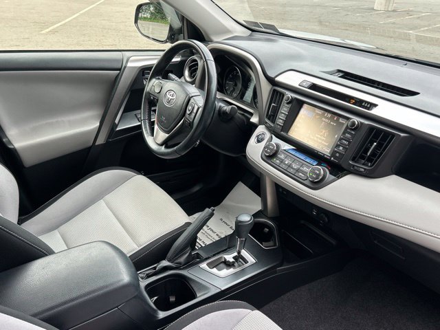 Used 2017 Toyota RAV4 XLE AWD/4WD image 32