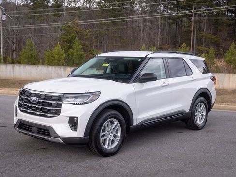 New 2026 Ford Explorer Active w/ Active Comfort Package RWD image 3