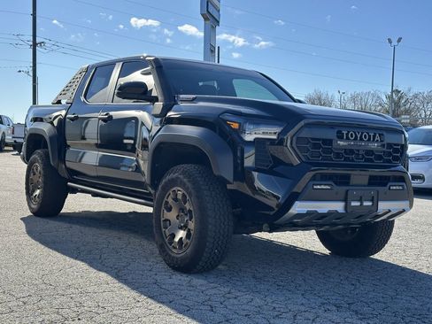 Used 2024 Toyota Tacoma 4x4 Double Cab Hybrid image 4