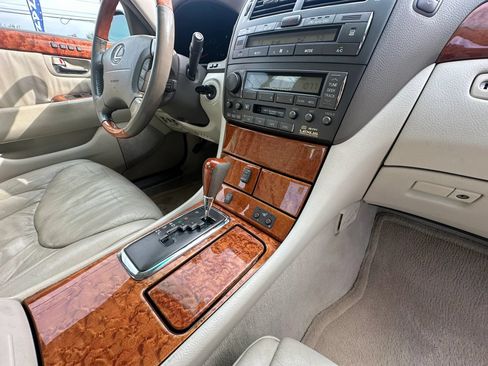 Used 2001 Lexus LS 430 RWD image 36