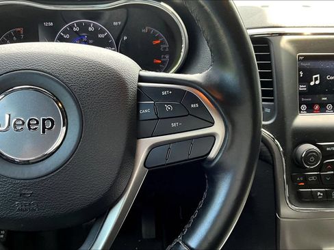 Used 2021 Jeep Grand Cherokee Laredo AWD/4WD image 12