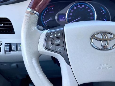 Used 2011 Toyota Sienna Limited image 23
