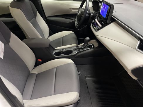 Used 2025 Toyota Corolla LE w/ Convenience Package image 32