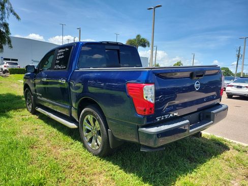 Used 2019 Nissan Titan SV w/ SV Convenience Package RWD image 4