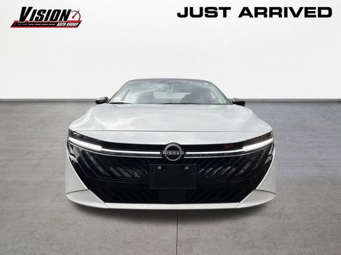 New 2026 Nissan Sentra SR w/ SR Premium Package FWD image 2