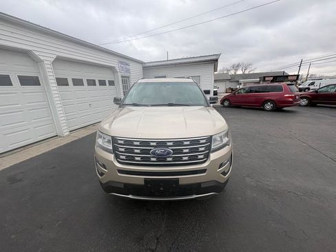 Used 2017 Ford Explorer XLT w/ Equipment Group 202A image 2