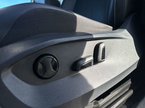 Used 2022 Volkswagen Tiguan SE image 4