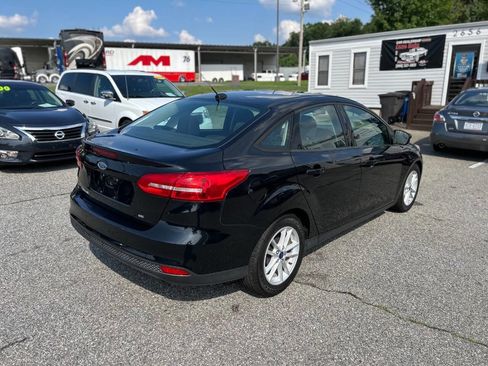 Used 2017 Ford Focus SE image 7