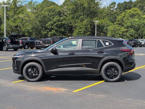 New 2026 Chevrolet Trax LT w/ Driver Confidence Package FWD image 2