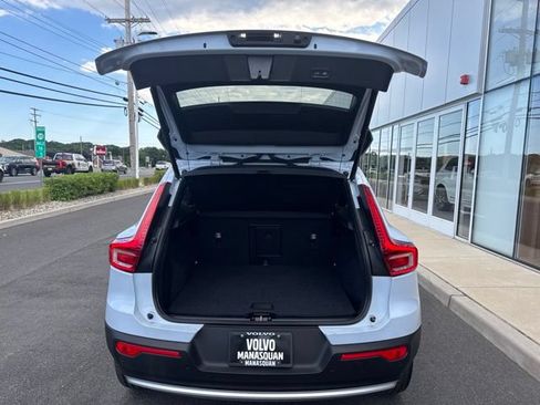 Certified 2025 Volvo XC40 B5 Core AWD/4WD image 9