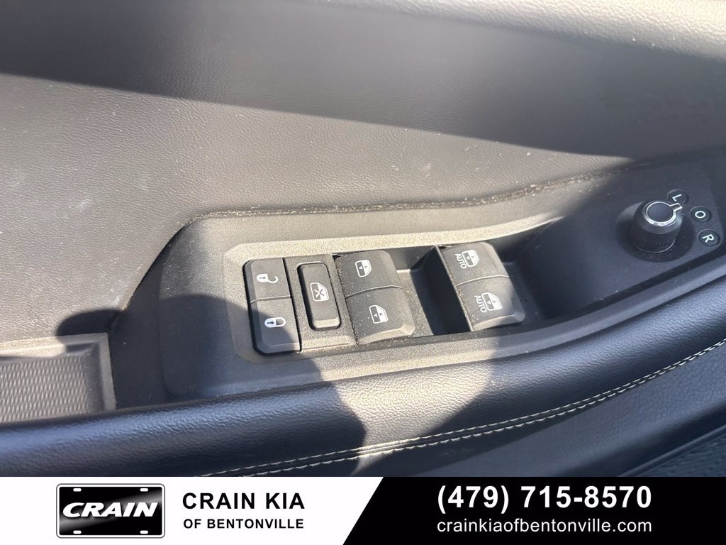 Used 2023 Jeep Grand Cherokee Altitude AWD/4WD image 9