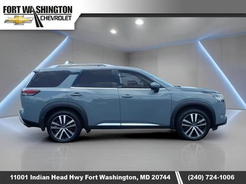 Used 2024 Nissan Pathfinder Platinum AWD/4WD image 2