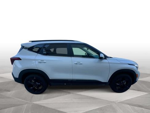 Certified 2026 Kia Seltos EX w/ EX Sunroof Package FWD image 9