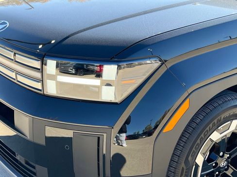 Certified 2025 Hyundai Santa Fe SE image 4