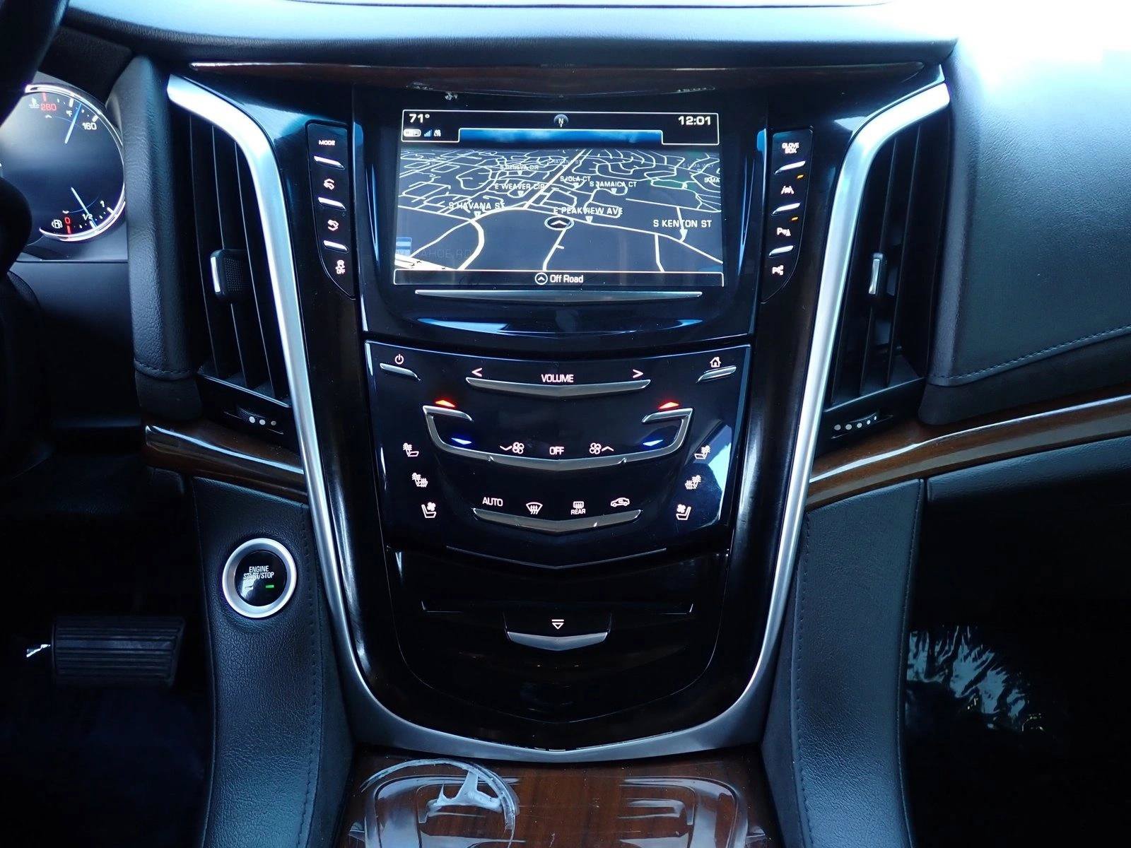 Used 2020 Cadillac Escalade Premium Luxury AWD/4WD image 19