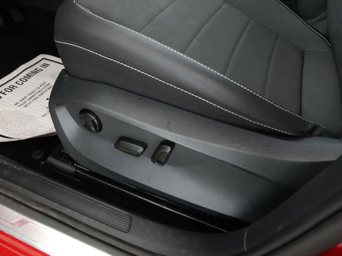 Used 2022 Volkswagen Taos SE w/ Panoramic Sunroof Package image 10