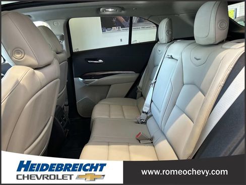 Used 2022 Cadillac XT4 Luxury w/ Cold Weather Package AWD/4WD image 12