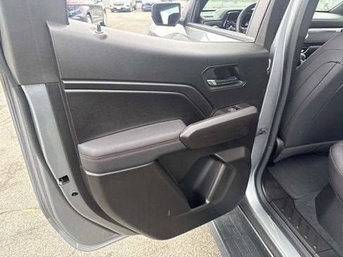 Used 2024 Chevrolet Colorado Z71 image 16