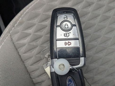 Used 2021 Ford Escape SE w/ SE Sport Appearance Package image 33