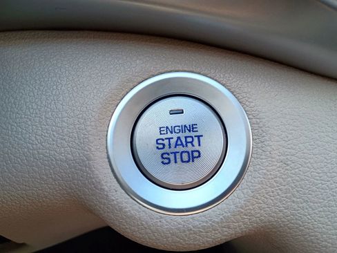 Used 2020 Hyundai Elantra Value Edition FWD image 15