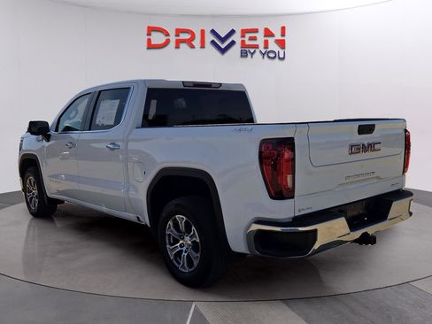 Used 2024 GMC Sierra 1500 SLT image 3