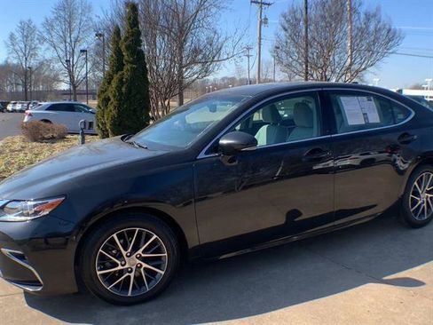 Used 2018 Lexus ES 350 w/ Luxury Package w/Wood Trim image 4