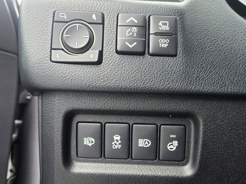 Used 2023 Lexus GX 460 Luxury w/ Accessory Package AWD/4WD image 30