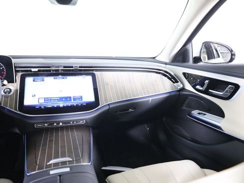 Used 2025 Mercedes-Benz E 450 4MATIC Sedan image 41