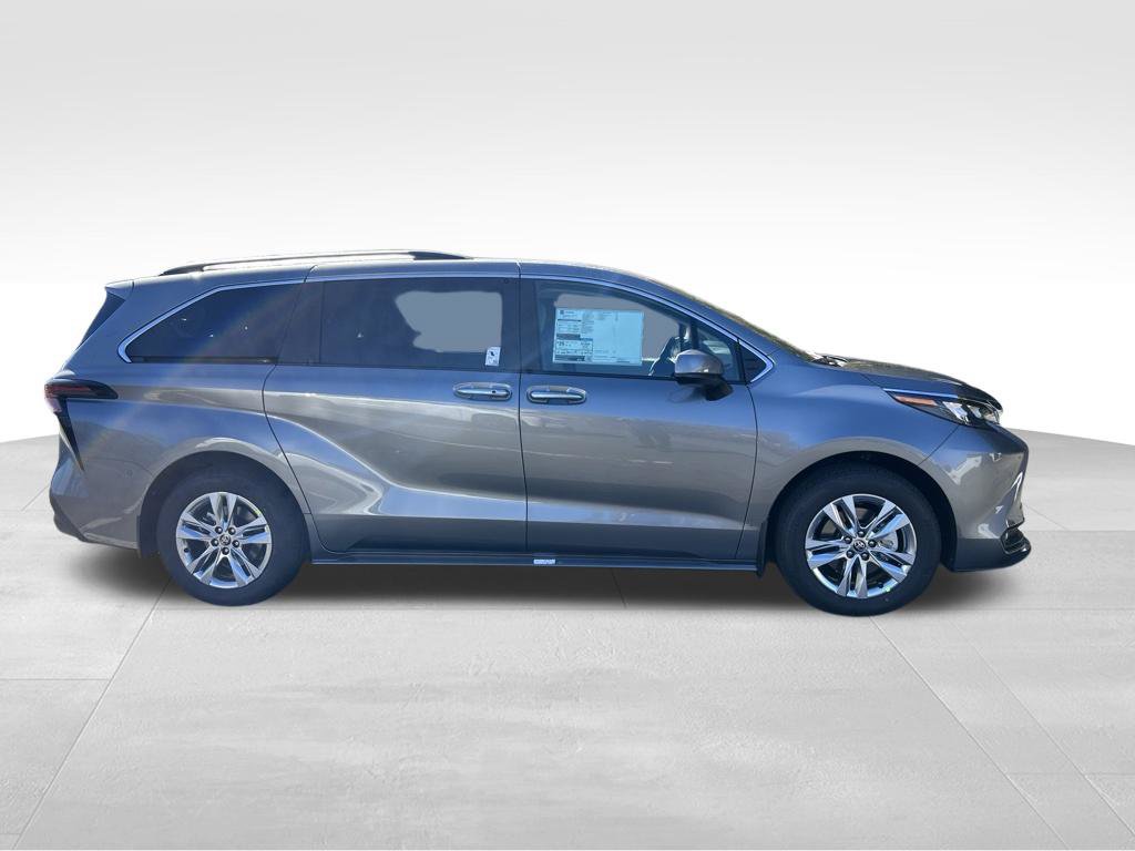 New 2026 Toyota Sienna XLE AWD/4WD image 6